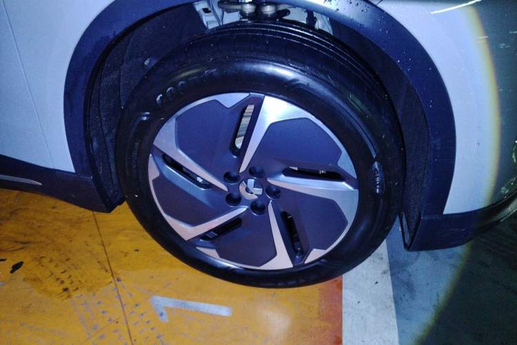 Used Nio EC6 2023 75 kWh Right Front Wheel Hub