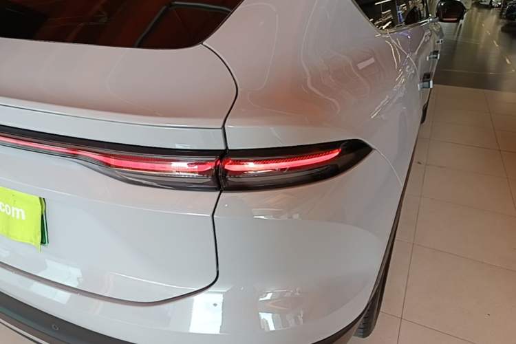 Used Nio EC6 2023 75 kWh Right Rear Taillight