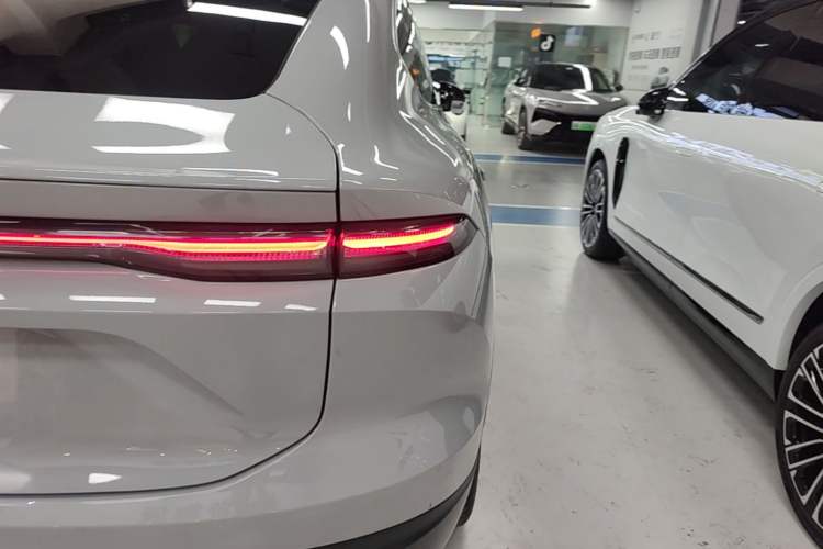 Used Nio EC6 2023 75 kWh Right Rear Taillight