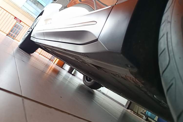 Used Nio EC6 2023 75 kWh Right Side Sill