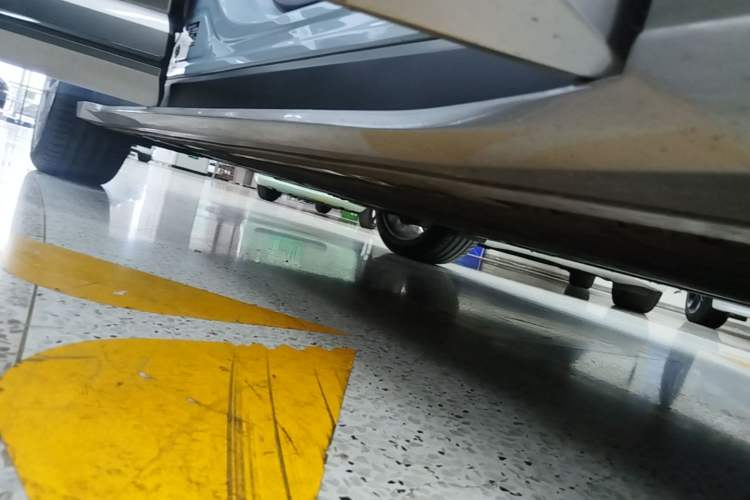 Used Nio EC6 2023 75 kWh Right Side Sill