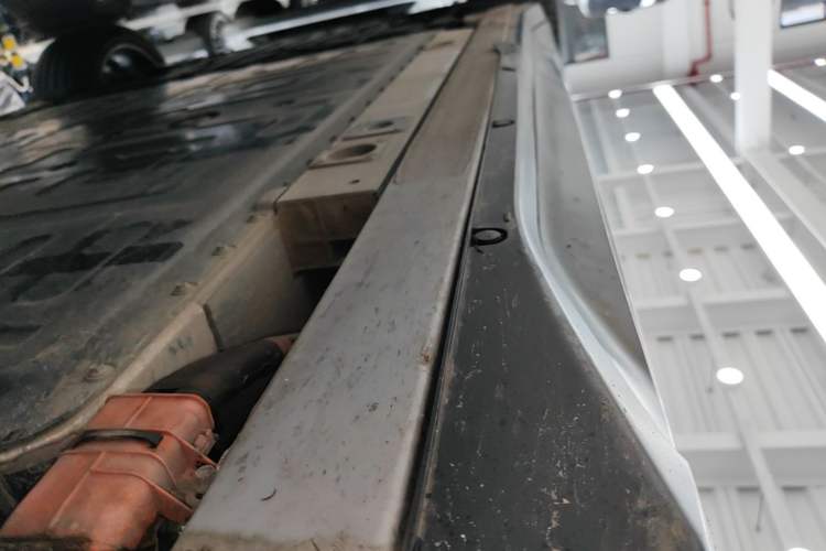 Used Nio EC6 2023 75 kWh Right Side Sill