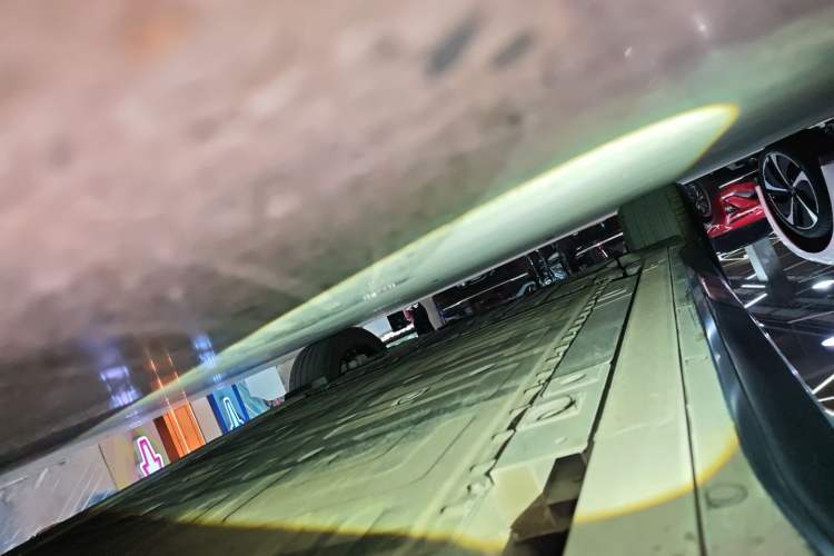Used Nio EC6 2023 75 kWh Right Side Sill