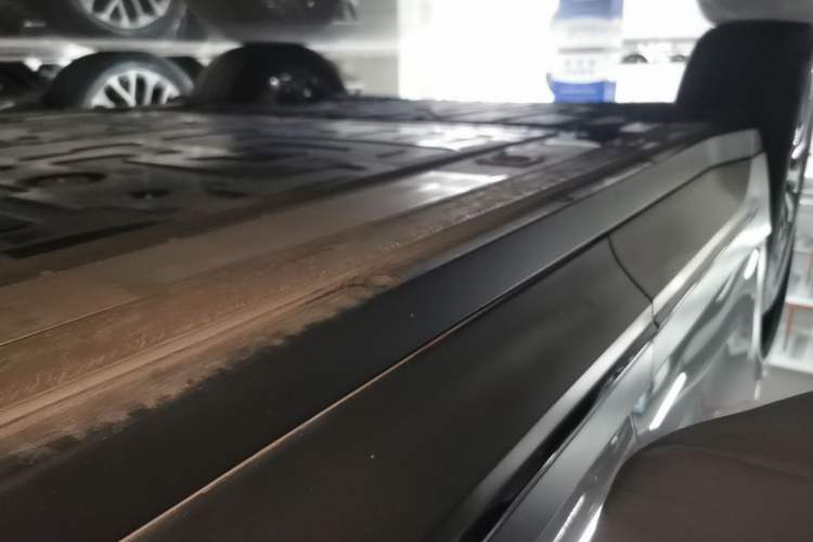 Used Nio EC6 2023 75 kWh Right Side Sill