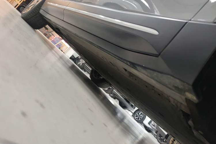 Used Nio EC6 2023 75 kWh Right Side Sill