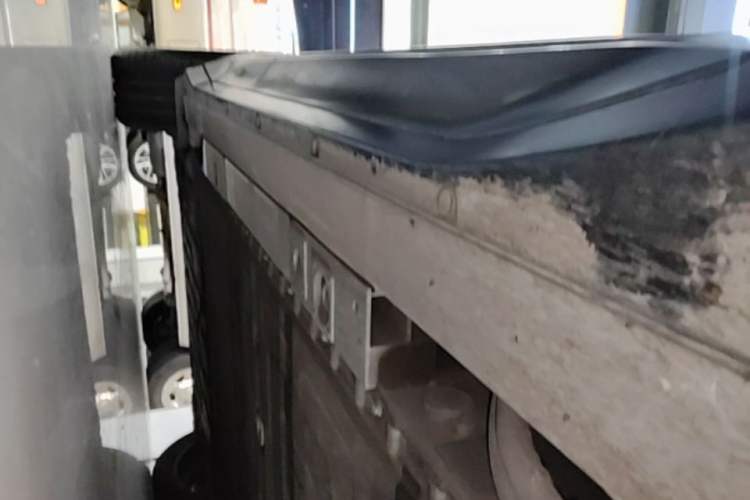 Used Nio EC6 2023 75 kWh Right Side Sill