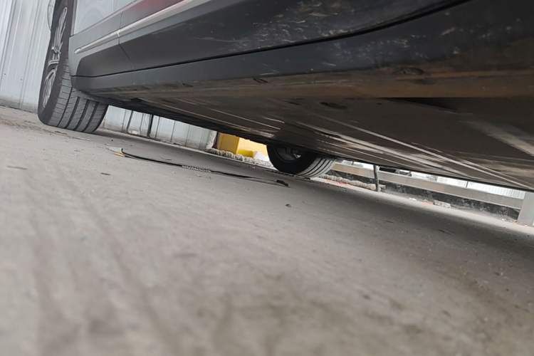 Used Nio EC6 2023 75 kWh Right Side Sill
