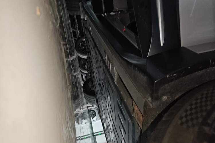 Used Nio EC6 2023 75 kWh Right Side Sill