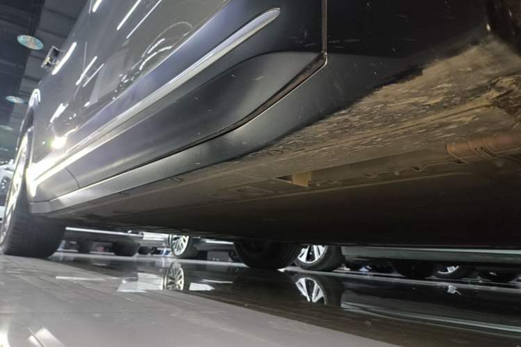 Used Nio EC6 2023 75 kWh Right Side Sill