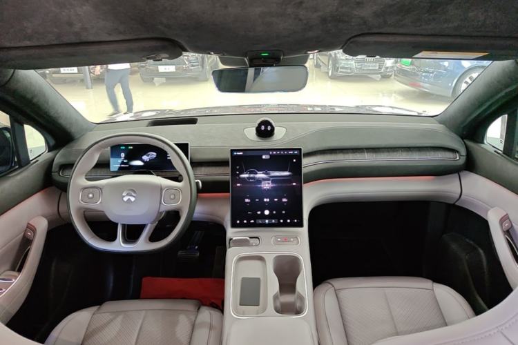 Used Nio EC6 2023 75 kWh Center Console