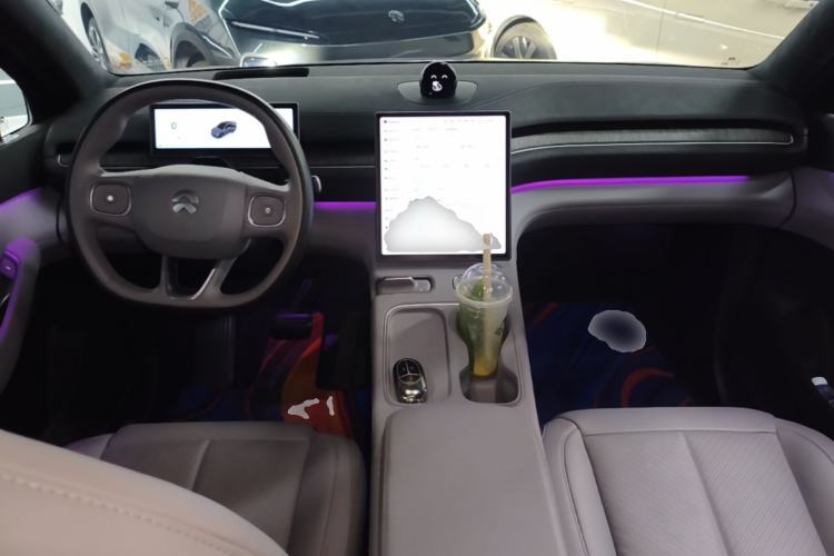 Used Nio EC6 2023 75 kWh Center Console