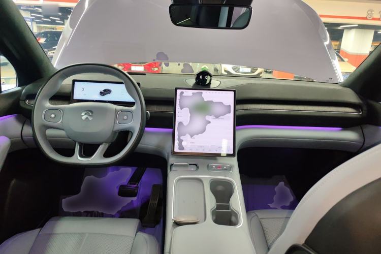 Used Nio EC6 2023 75 kWh Center Console