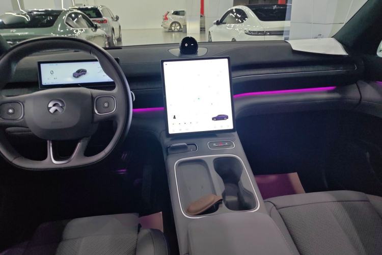 Used Nio EC6 2023 100kWh Center Console