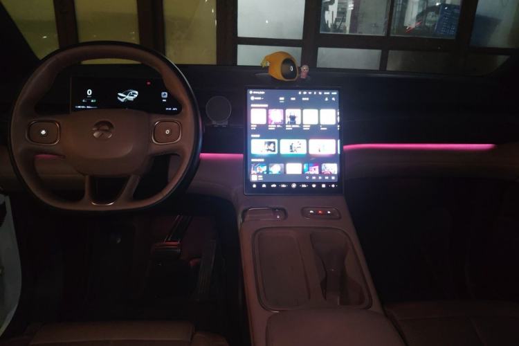 Used Nio EC6 2023 75 kWh Center Console