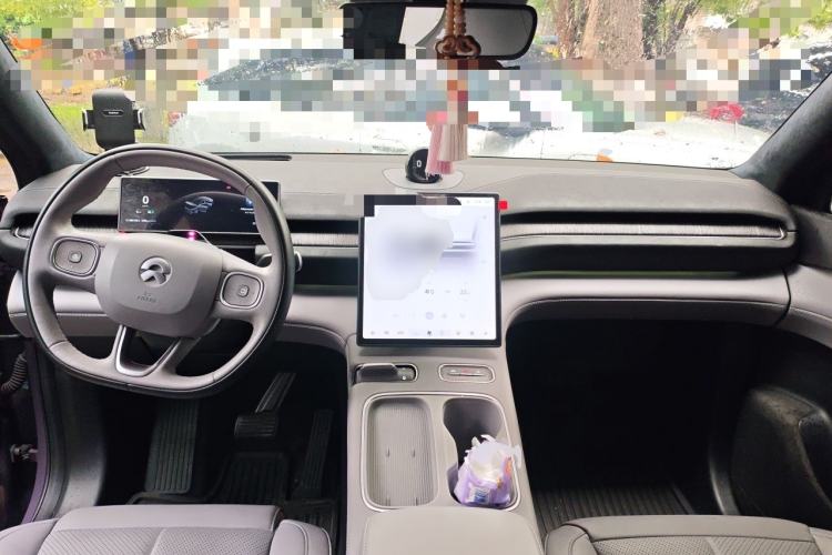 Used Nio EC6 2023 75 kWh Center Console