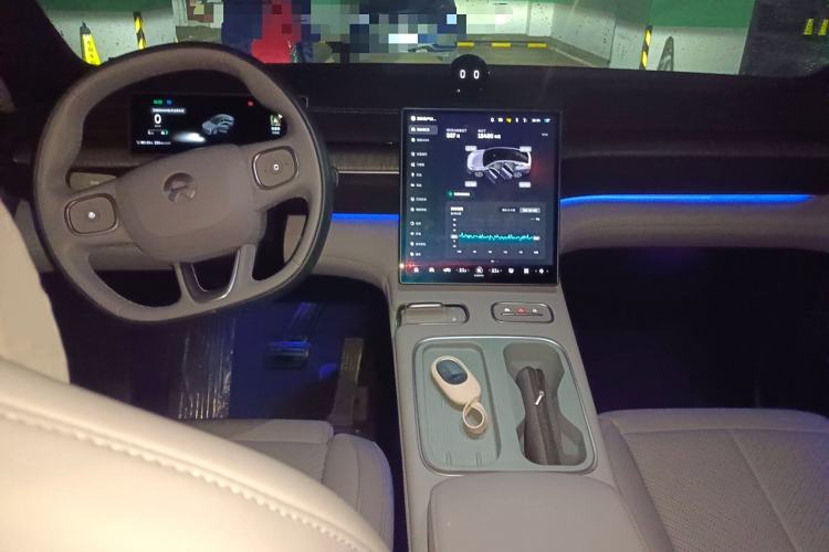 Used Nio EC6 2023 75 kWh Center Console