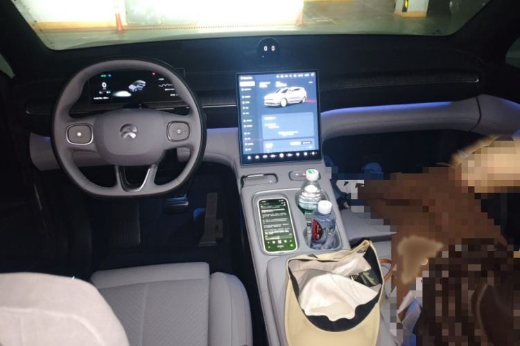Used Nio EC6 2023 75 kWh Interior 2