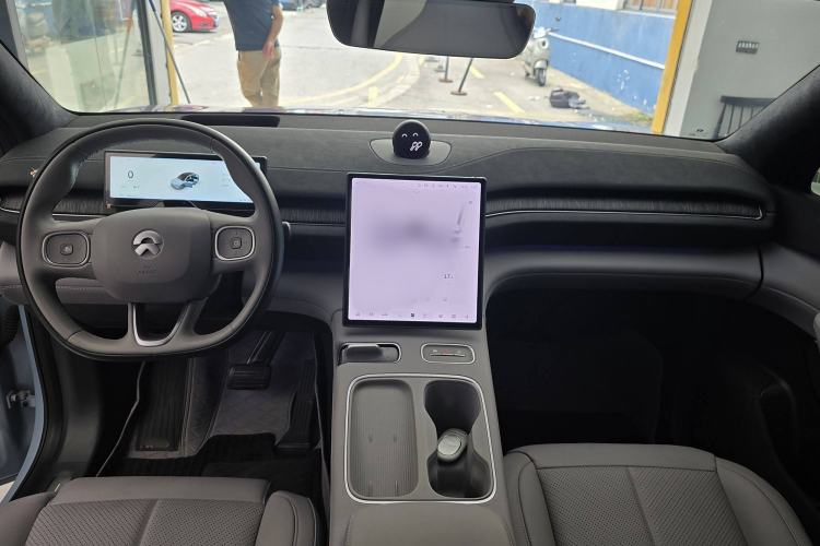 Used Nio EC6 2023 75 kWh Interior 7