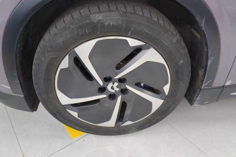 Used Nio EC6 2023 75 kWh Left Front Wheel Hub