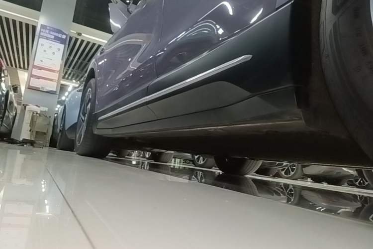Used Nio EC6 2023 75 kWh Left Side Sill
