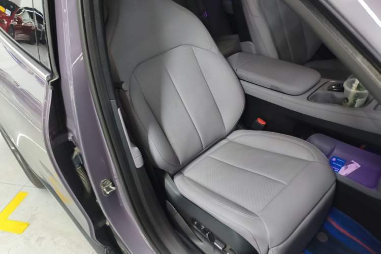 Used Nio EC6 2023 75 kWh Right Front Seat