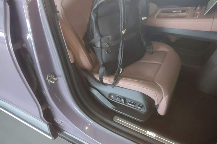 Used Nio EC6 2023 75 kWh Right Front Seat