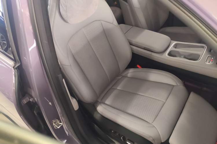 Used Nio EC6 2023 75 kWh Right Front Seat