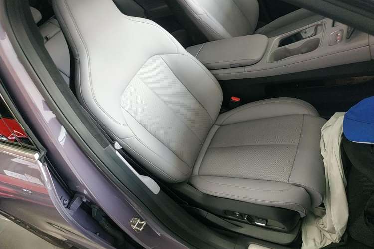Used Nio EC6 2023 75 kWh Right Front Seat