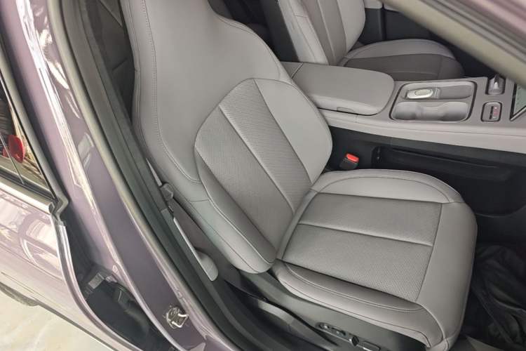 Used Nio EC6 2023 75 kWh Right Front Seat