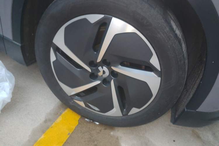 Used Nio EC6 2023 75 kWh Right Front Wheel Hub