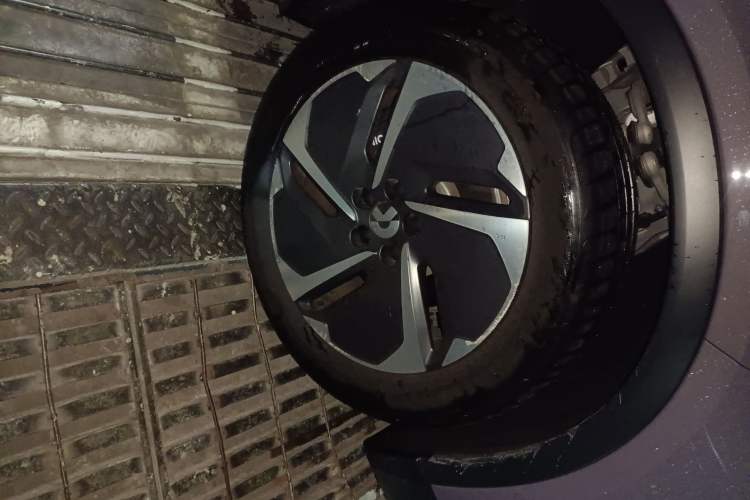 Used Nio EC6 2023 75 kWh Right Front Wheel Hub