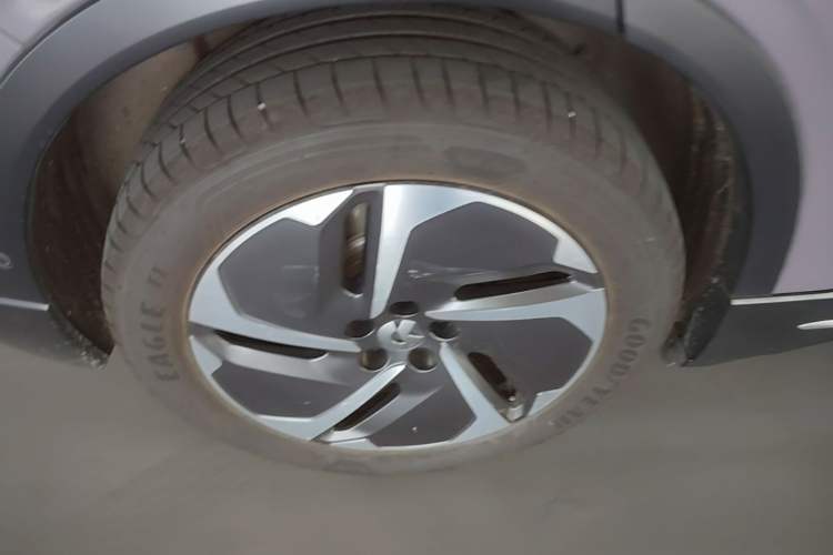 Used Nio EC6 2023 75 kWh Right Rear Wheel Hub