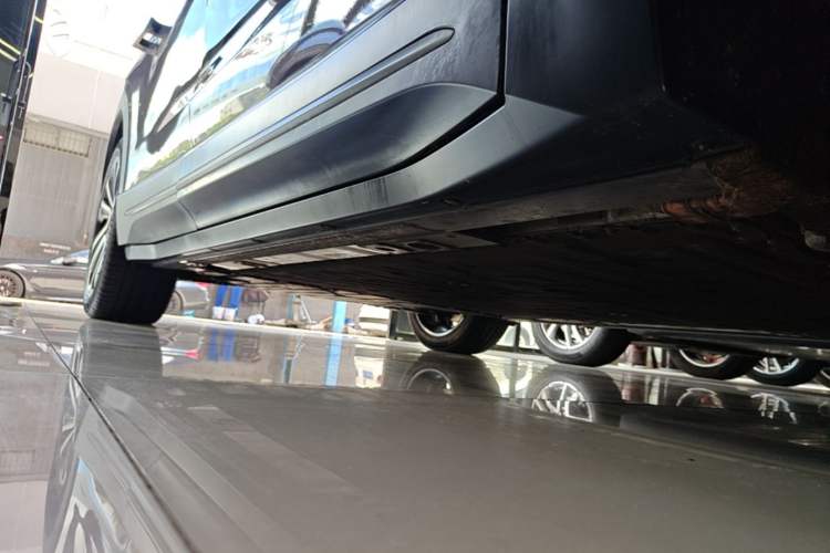 Used Nio EC6 2023 75 kWh Right Side Sill