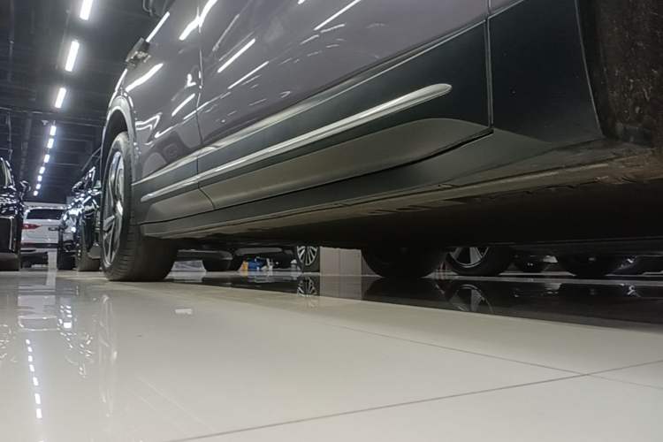 Used Nio EC6 2023 75 kWh Right Side Sill