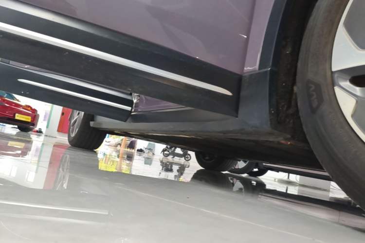 Used Nio EC6 2023 75 kWh Right Side Sill