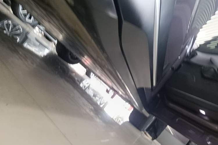 Used Nio EC6 2023 75 kWh Right Side Sill