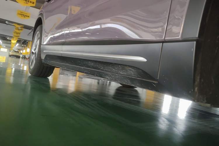 Used Nio EC6 2023 75 kWh Right Side Sill