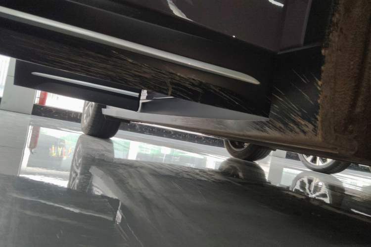 Used Nio EC6 2023 75 kWh Right Side Sill