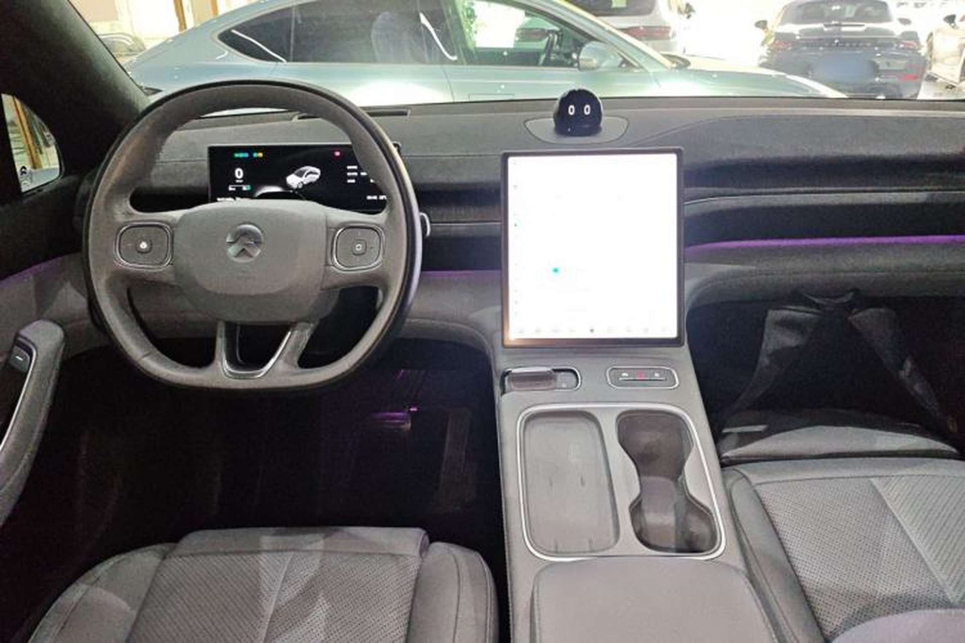 Used Nio EC6 2023 75 kWh Center Console