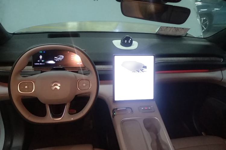 Used Nio EC6 2023 75 kWh Center Console