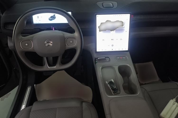 Used Nio EC6 2023 75 kWh Center Console