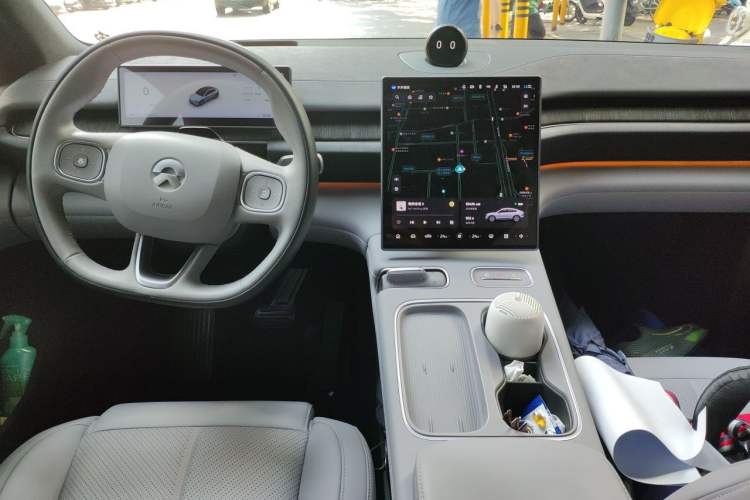 Used Nio EC6 2023 75 kWh Center Console