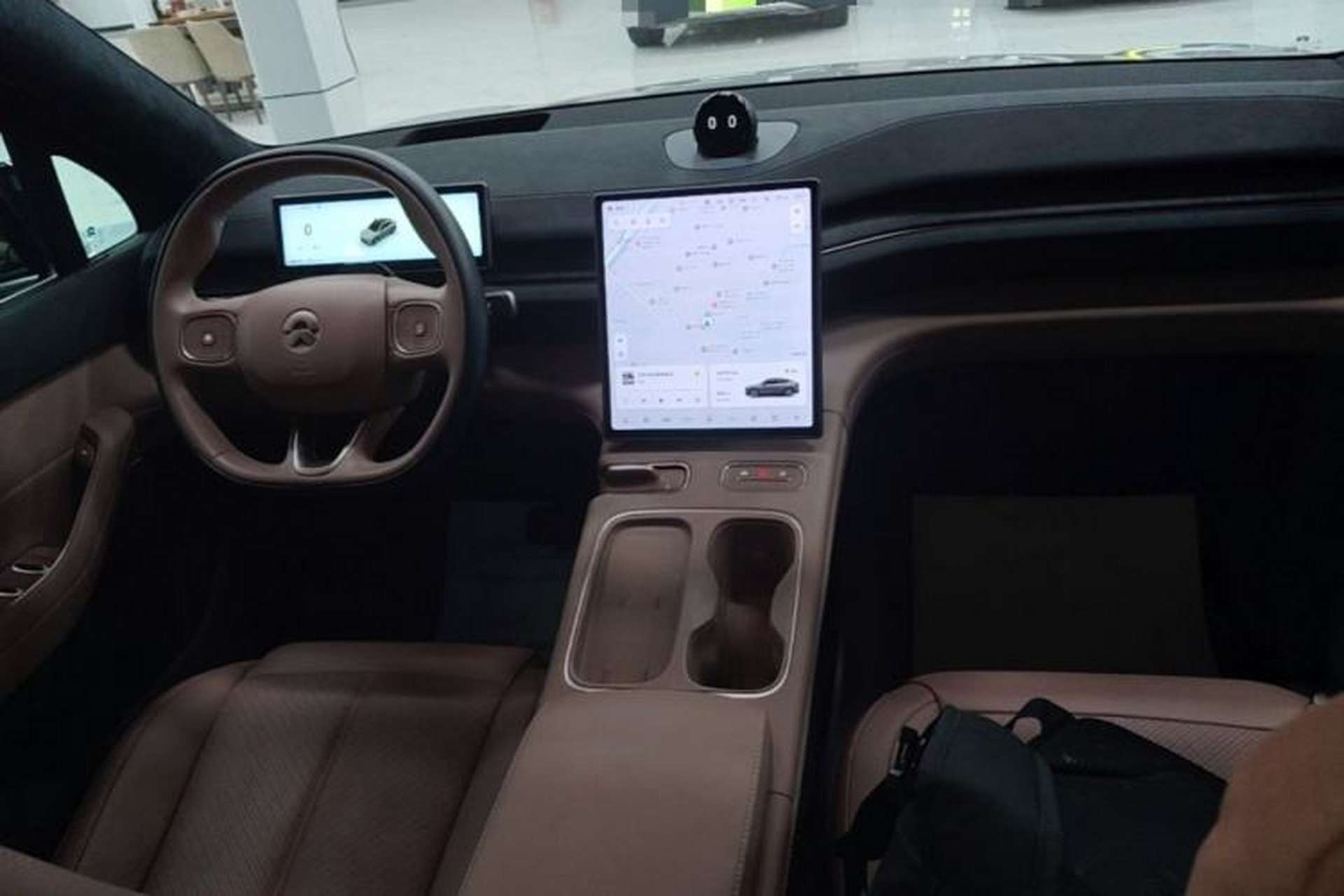 Used Nio EC6 2023 75 kWh Center Console