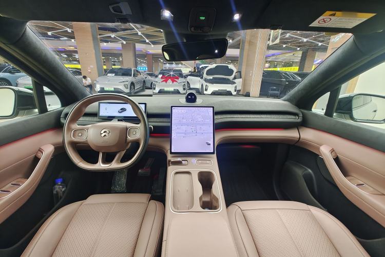 Used Nio EC6 2023 75 kWh Center Console