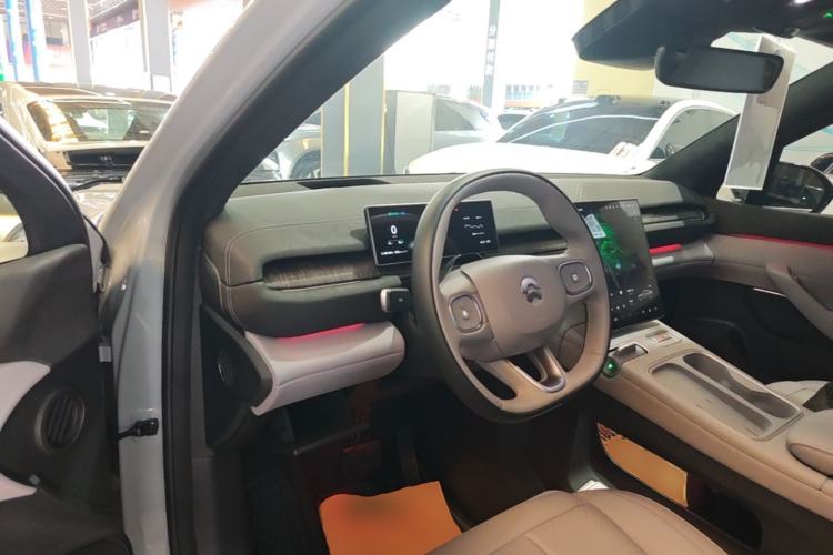 Used Nio EC6 2023 75 kWh Center Console