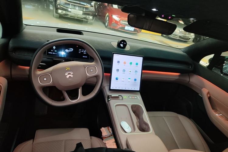 Used Nio EC6 2023 75 kWh Center Console