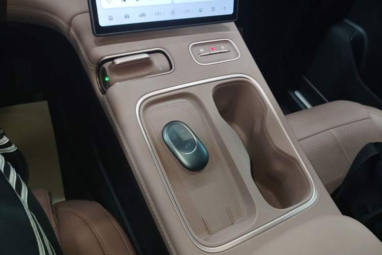 Used Nio EC6 2023 75 kWh Gear Lever