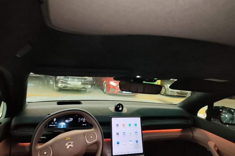 Used Nio EC6 2023 75 kWh Headliner