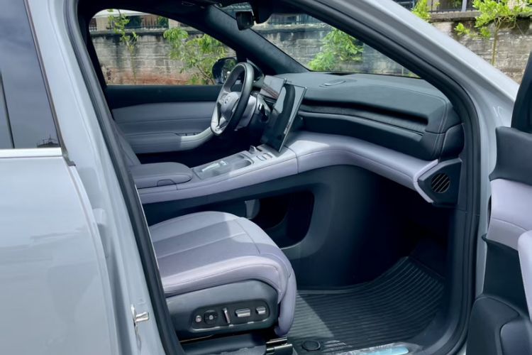 Used Nio EC6 2023 75 kWh Interior 2