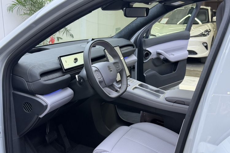 Used Nio EC6 2023 75 kWh Interior 5